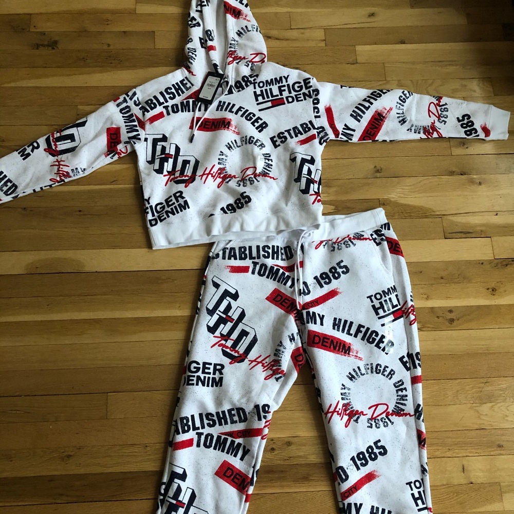 Tommy Hilfiger sweatsuit (brand new w/tags)